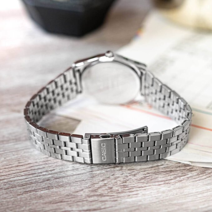 Montre Casio Homme Mixte - MTP-B145D-7BVDF - Quartz, Acier Inoxydable, Étanche 50m, Date, Verre Minéral - Bracelet Acier Argent Gris