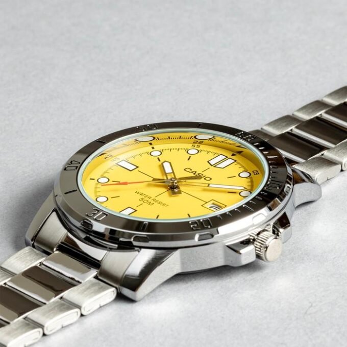 Montre Classique - CASIO - Homme - Design Élégant, Bracelet Acier, Résistante à lEau - Acier Inoxydable - Jaune - Référence MTP-VD01D-9EVUDF
