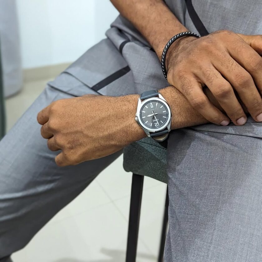 montre classique homme design moderne et élégant, cadran à motif rayé, étanche 50m, bracelet cuir véritable acier inoxydable mtp e725l 1avdf