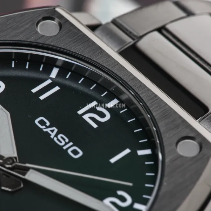 Montre Casio Homme MTP-E730B-3AVDF – Quartz, Étanche 50m, Bracelet Acier Inoxydable, Cadran Vert, Design Élégant – Référence MTP-E730B-3AVDF