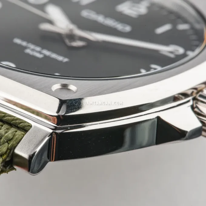 Montre Casio Homme Chronographe Acier Inoxydable, Étanche, Bracelet Métal, Affichage Analogique-Numérique, Vert - Référence MTP-E730C-3AVDF