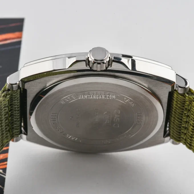 Montre Casio Homme Chronographe Acier Inoxydable, Étanche, Bracelet Métal, Affichage Analogique-Numérique, Vert - Référence MTP-E730C-3AVDF