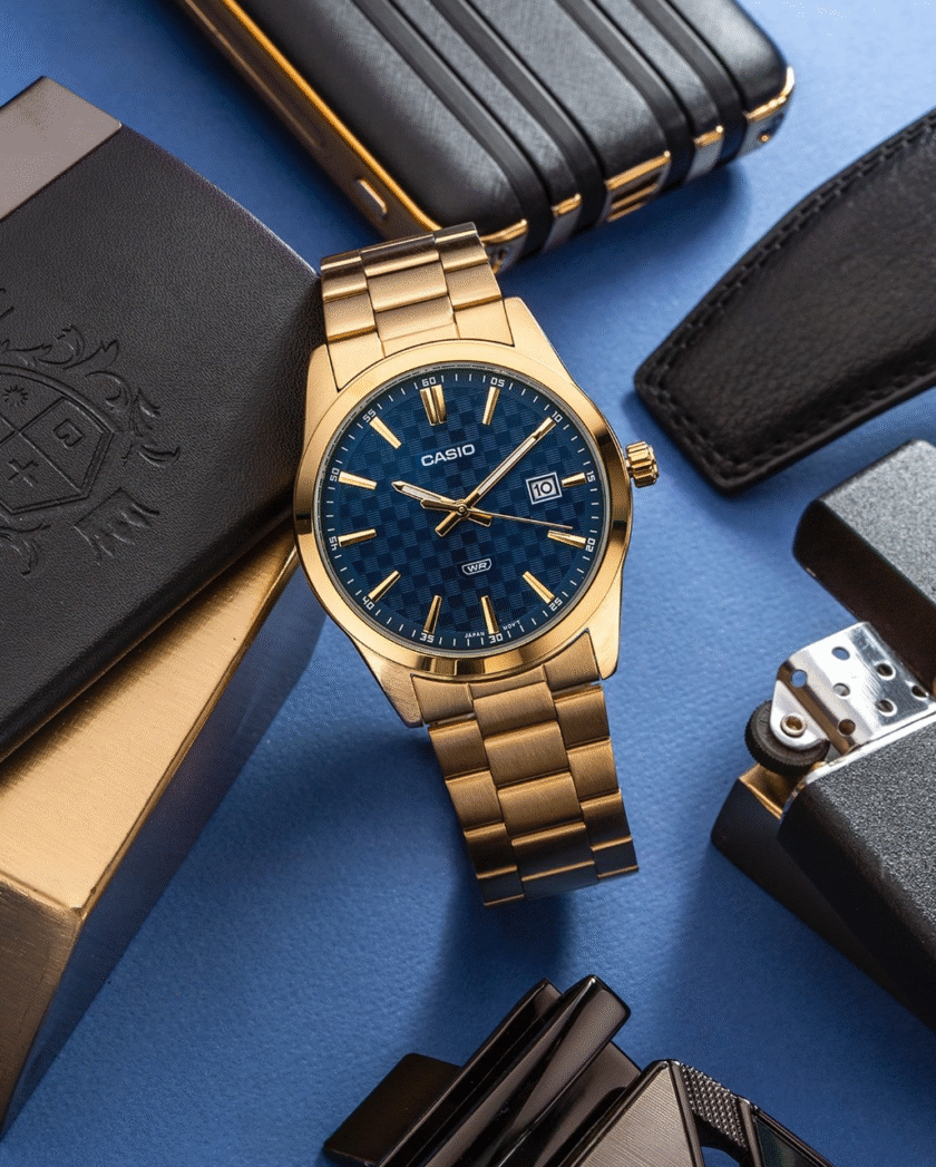 montre homme casio classique résistante à leau, affichage analogique, bracelet acier inoxydable doré, cadran bleu mtp vd03g 2audf
