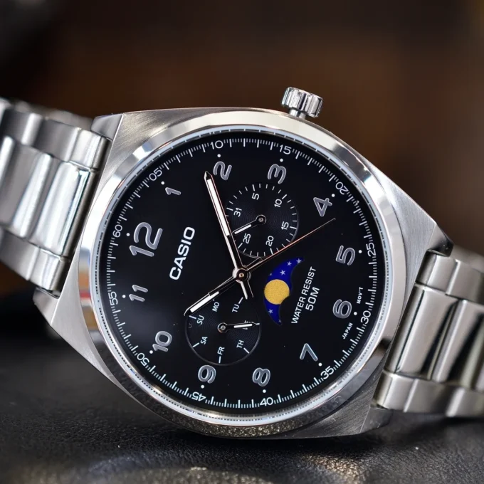 Montre Homme - Casio - Classique - Phase de Lune, Affichage Analogique, Date et Jour - Acier Inoxydable - Cadran Noir - MTP-M300D-1AVDF