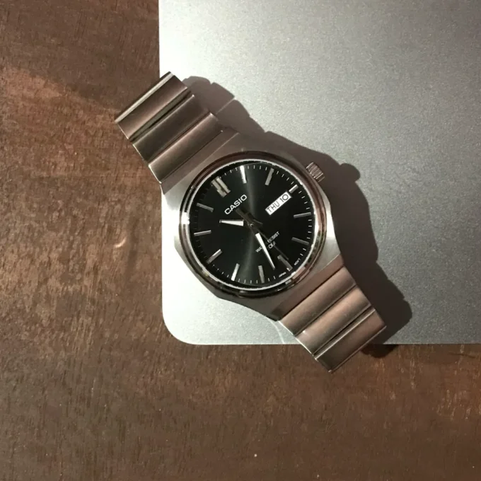 Montre Homme - Casio - Affichage Jour/Date, Bracelet Acier Inoxydable, Étanche, Style Classique - Acier - Noir - MTP-E735D-1AV