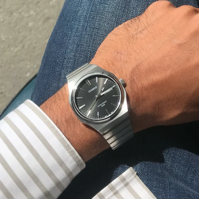 Montre Homme - Casio - Affichage Jour/Date, Bracelet Acier Inoxydable, Étanche, Style Classique - Acier - Noir - MTP-E735D-1AV