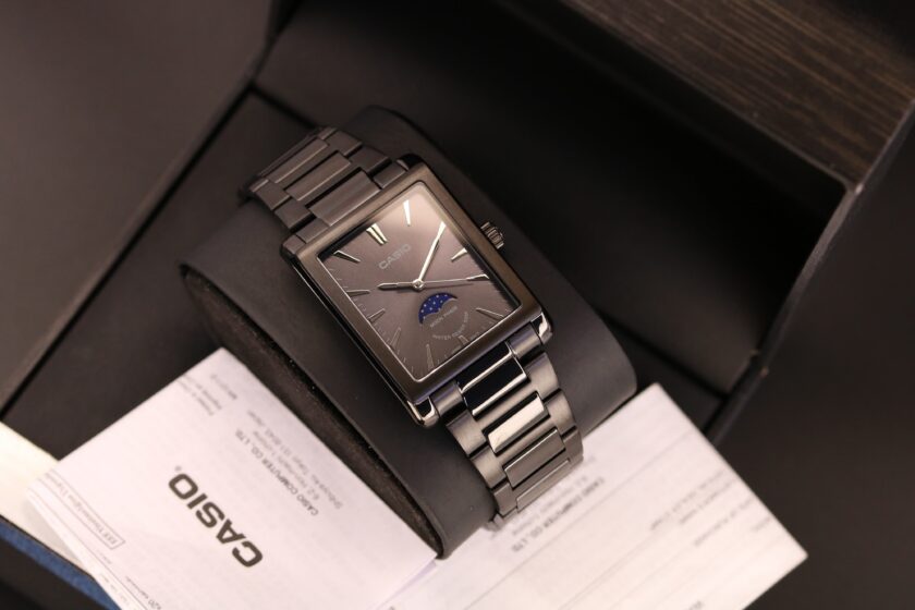 montre homme casio mtp m105b 1avdf bracelet en acier inoxydable noir affichage analogique résistant à l'eau