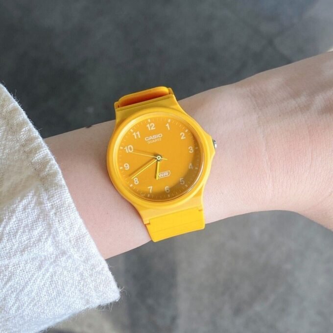 Montre analogique homme Casio MQ-24B-9BDF – Résine biosourcée, Étanche, Précision ±20s/mois, Bracelet 145-205mm, Verre résine, 3 ans batterie – Noir