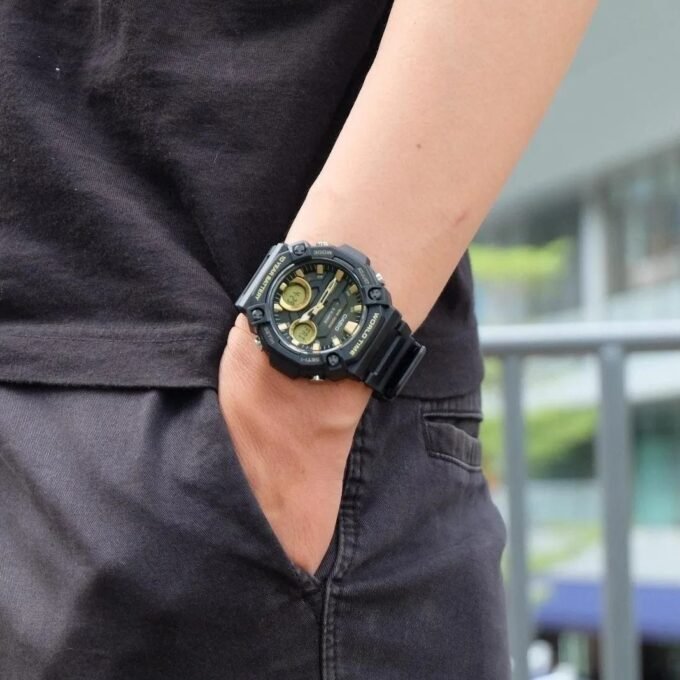 Montre Homme Casio Combinaison analogique-numérique AEQ-120W-9AV - Bracelet Noir en Résine - Résistance à l'eau 10 ATM