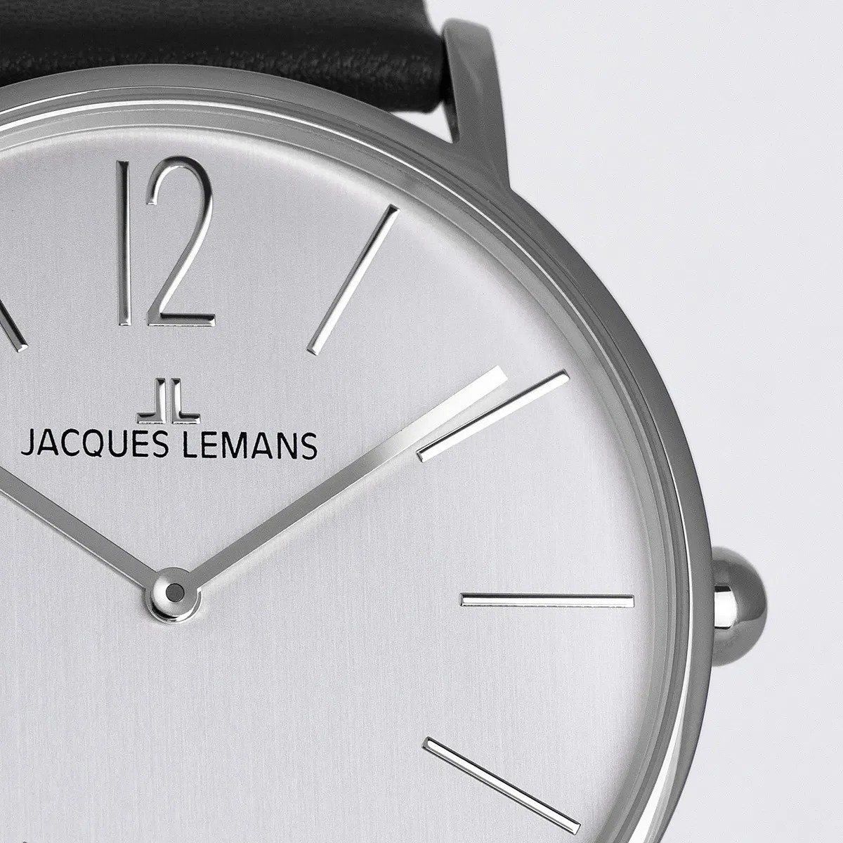 montre-femme-jacques-lemans-porto-1-2030.1c-elegance-en-acier-inoxydable-avec-cadran-argente-1-2030.1c