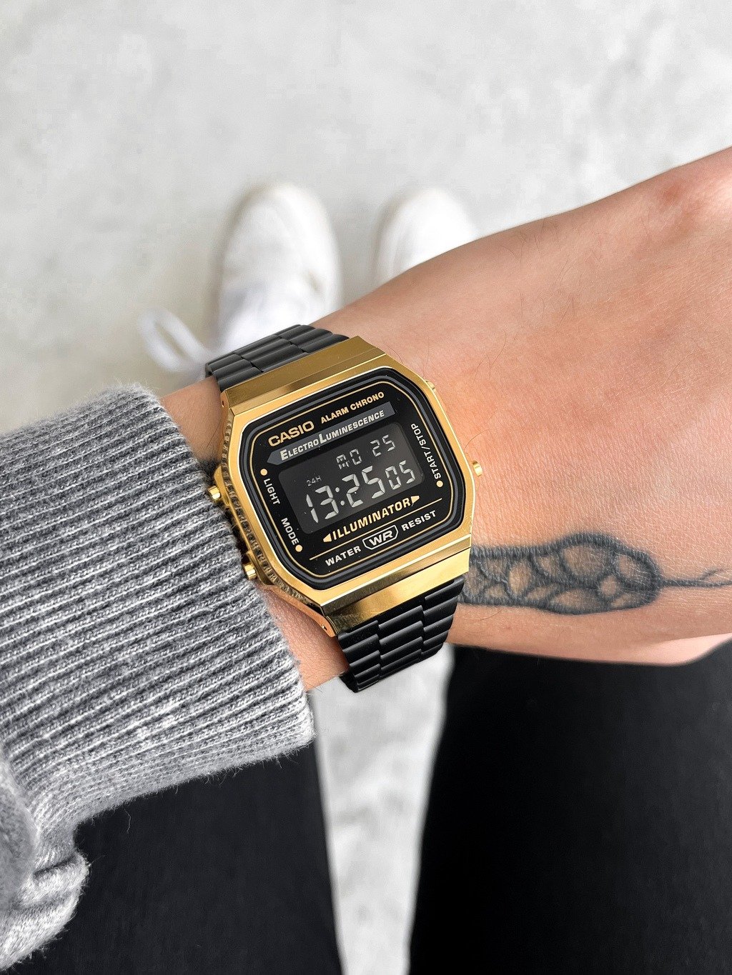 montre casio unisexe bracelet noir en acier inoxydable résistante à l'eau 12 mois de garantie a168wegb 1bdf