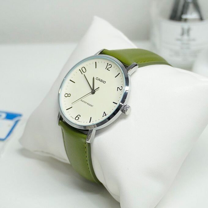 Montre analogique Casio Pour Homme, Minimaliste, Bracelet en Cuir Vert, Cadran Beige Concave, 3 Aiguilles - MTP-VT03L-7BDF