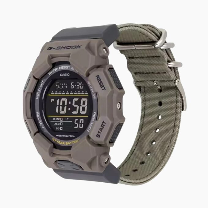 Montre Sport Homme Casio G-Shock GD-010CE-5DR – Carbone Synthétique, Quartz Japonais, Étanche 200m, Bracelet Tissu – Marron – Référence GD-010CE-5DR