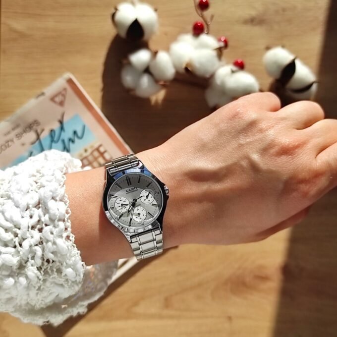 Montre Femme Casio - LTP-V300D-7AUDF - Bracelet en acier inoxydable - Résistant à l'eau