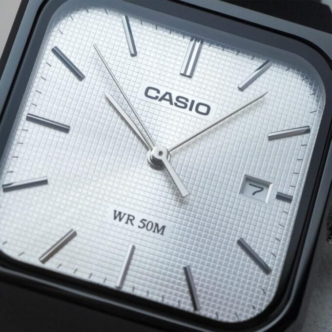 Montre Classique Casio MTP-B185B-7AVDF - Quarz, Étanche, Aiguilles Lumineuses, Date - Acier - Noir - MTP-B185B-7AVDF