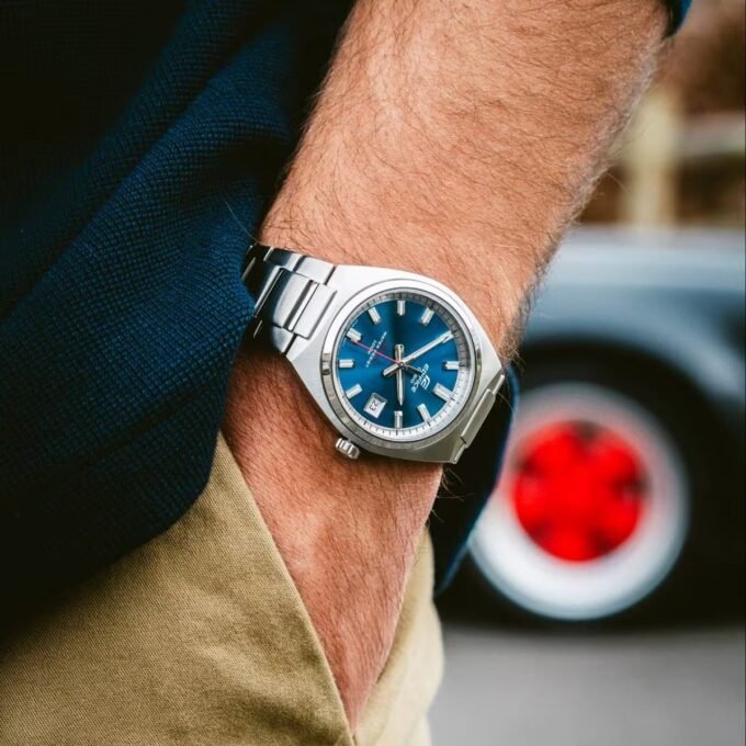 Montre Casio Edifice EFB-109D-2AVDF Homme – Chronographe, Dateur, Verre Saphir, Boîtier Acier Argent, Bracelet Acier Déployante, 38 mm, 100 m Étanche, Chic, Quartz,