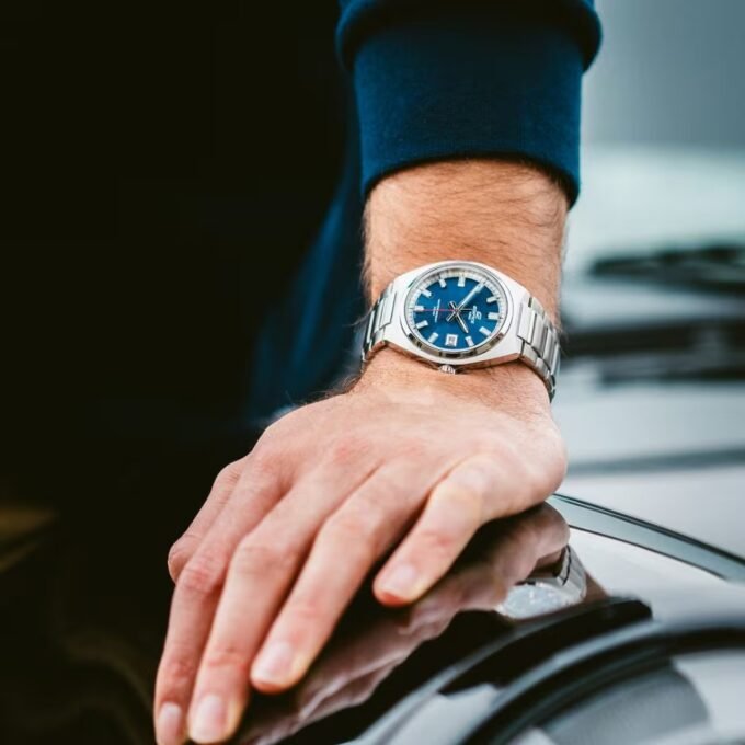 Montre Casio Edifice EFB-109D-2AVDF Homme – Chronographe, Dateur, Verre Saphir, Boîtier Acier Argent, Bracelet Acier Déployante, 38 mm, 100 m Étanche, Chic, Quartz,