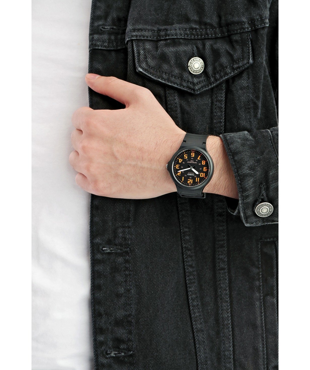 montre-homme-casio-mw-240-4bvdf-bracelet-en-resine-noirorange-mw-240-4bvdf