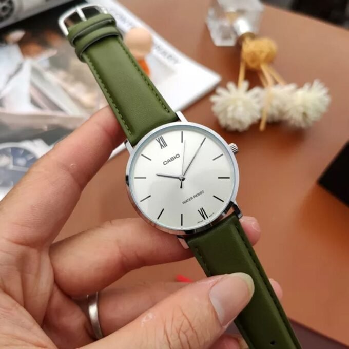 Montre CASIO Homme - MTP-VT01L-3BUDF - Bracelet Vert En Cuir Véritable - Cadran Gris - Résistante à l'eau - 12 Mois De Garantie