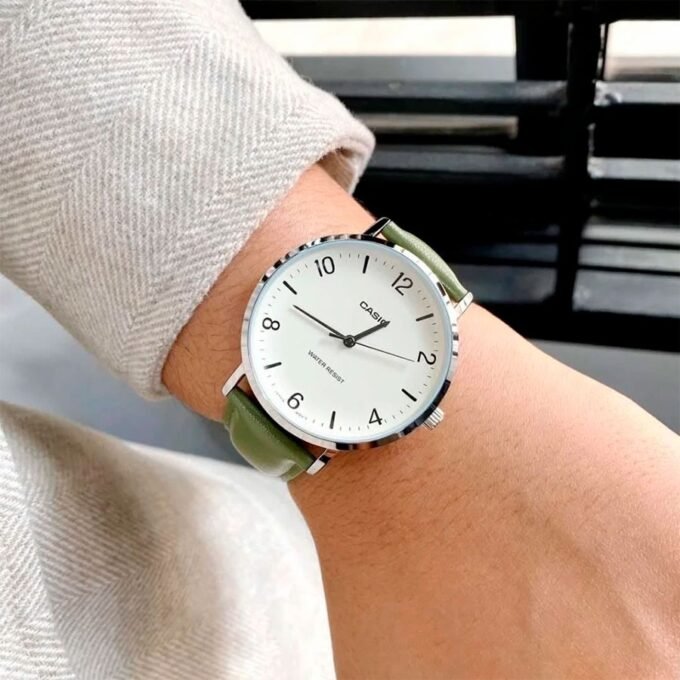 Montre analogique Casio Pour Homme, Minimaliste, Bracelet en Cuir Vert, Cadran Beige Concave, 3 Aiguilles - MTP-VT03L-7BDF