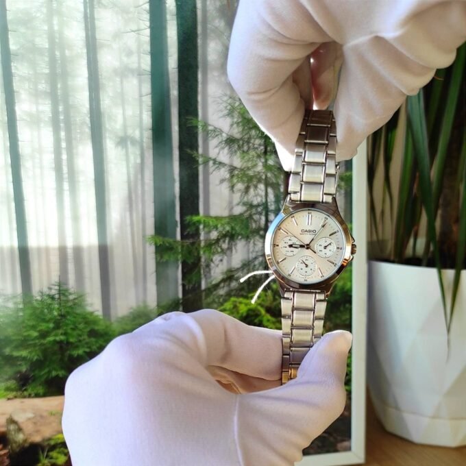 Montre Femme Casio - LTP-V300D-7AUDF - Bracelet en acier inoxydable - Résistant à l'eau