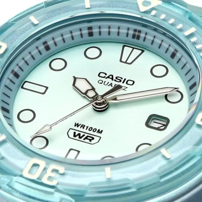 Montre Analogique Classique - Casio - Femme - Étanche 100m, Lunette Rotative, Bracelet Résine, Cadran Bleu Turquoise - Référence LRW-200HS-2EVDF