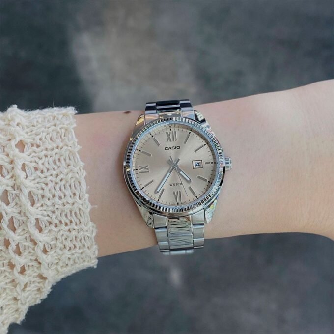 Montre Casio LTP-1302DD-4A2VDF Femme - Bracelet Acier Inoxydable, Résistance 50m, Affichage Analogique, Verre Minéral - Placage Ionique - Rose Gold - LTP-1302DD-4A2VDF