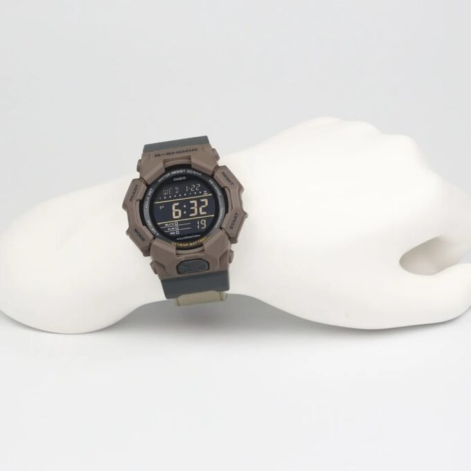 Montre Sport Homme Casio G-Shock GD-010CE-5DR – Carbone Synthétique, Quartz Japonais, Étanche 200m, Bracelet Tissu – Marron – Référence GD-010CE-5DR