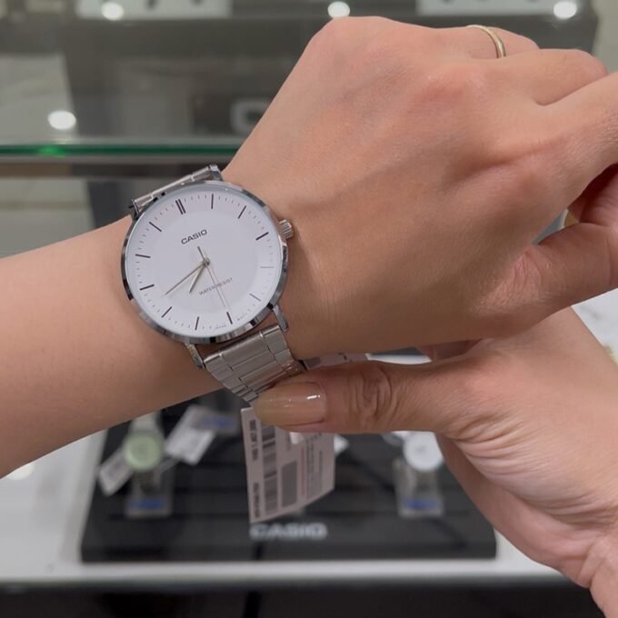 Montre Analogique Casio Pour Homme, Minimaliste, Bracelet en Acier Gris, Cadran Blanc Concave, 3 Aiguilles - MTP-VT04D-7EDF