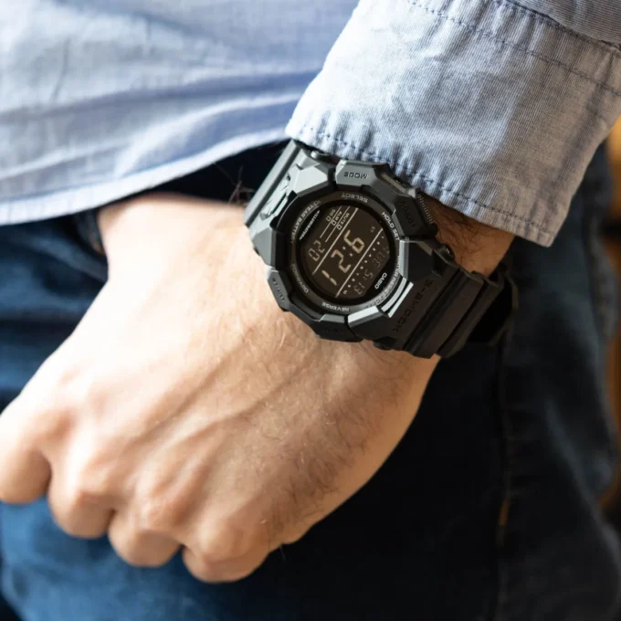 Montre G-SHOCK Homme Super Illuminator, Heure Universelle, Chronomètre, Compte à rebours, 5 Alarmes, Calendrier, Format 12/24h - GD-010-1A1DR