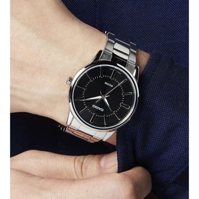 Montre CASIO Homme - MTP-1303D-1AVDF - Bracelet Gris En Acier Inoxydable - Résistante à l'eau - 12 Mois De Garantie