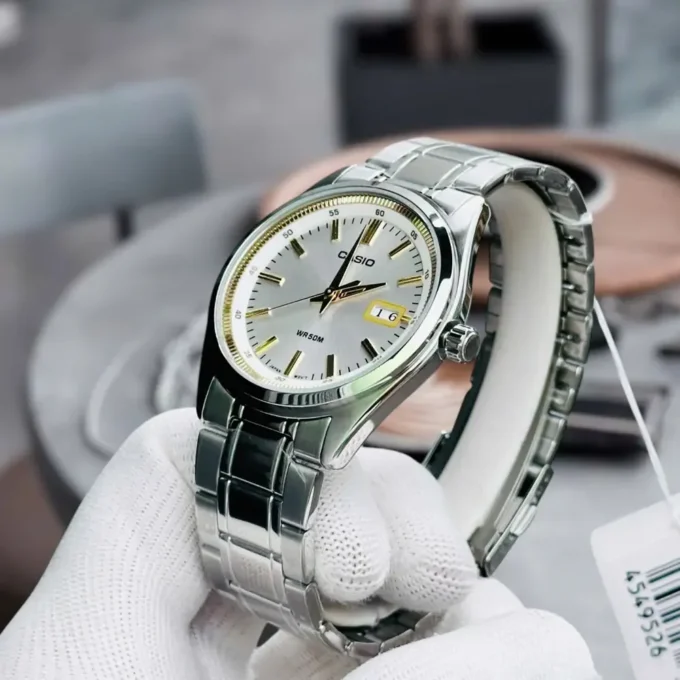 Montre Homme Casio MTP-B180D-7AVDF – Acier inoxydable, Bracelet acier, Verre minéral, Résistante 50m, Date, 3 aiguilles – Argent – Référence MTP-B180D-7AVDF