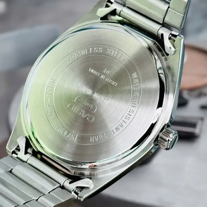 Montre Classique Casio Homme - Étanche, Affichage Analogique, Mouvement Quartz, Calendrier - Acier Inoxydable - Noir - MTP-B180D-1A1VDF