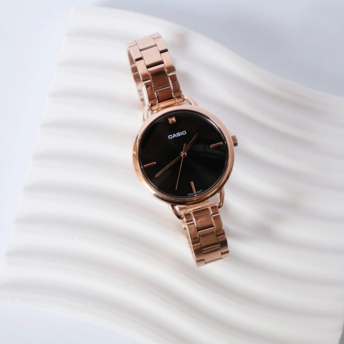 Montre Femme Casio - LTP-E415PG-1CDF - Bracelet en Acier inoxydable doré - Affichage analogique - Résistant à l'eau