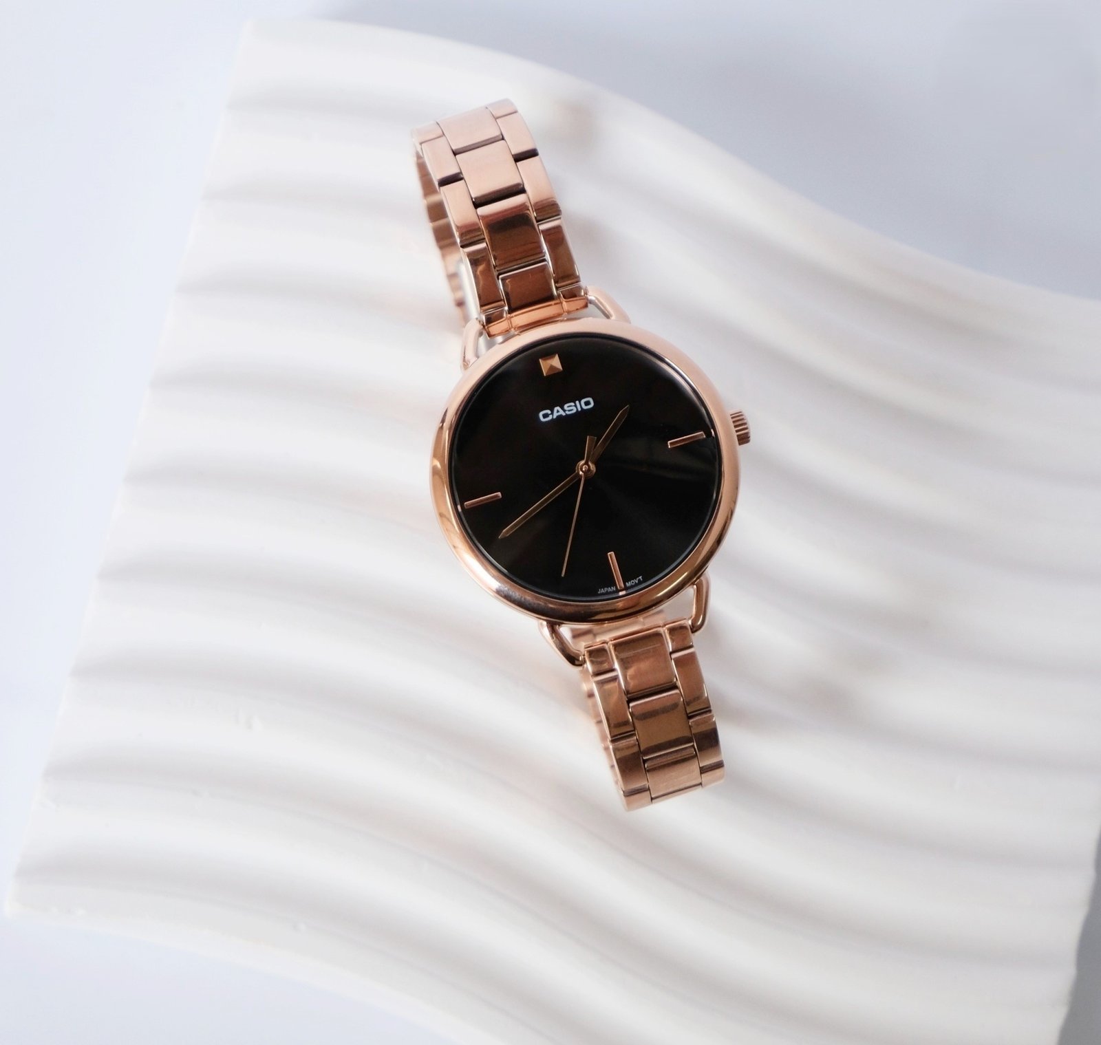 montre-femme-casio-ltp-e415pg-1cdf-bracelet-en-acier-inoxydable-dore-affichage-analogique-resistant-a-leau-ltp-e415pg-1cdf