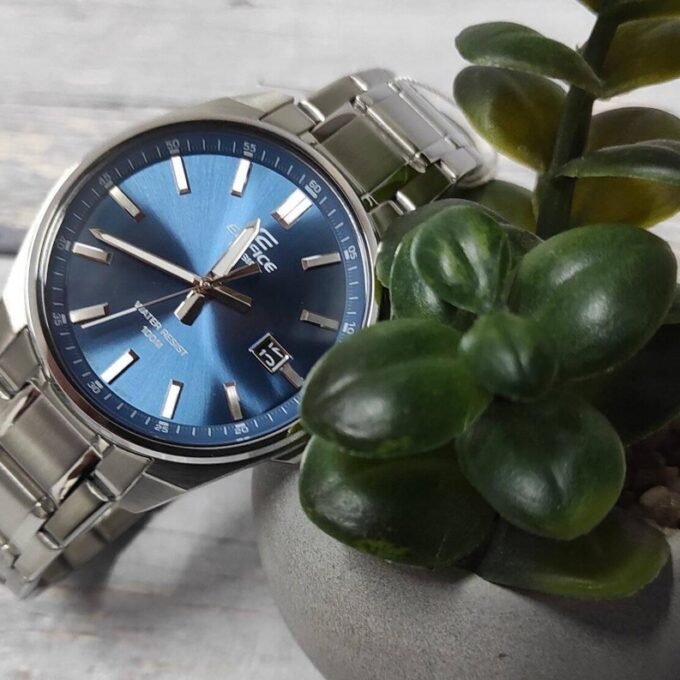 Montre Classique - Casio Edifice - Homme - Design Élégant, Résistance à lEau, Bracelet Acier Inoxydable, Mouvement Quartz - Métal - Argenté - EFV-150D-2AVUDF