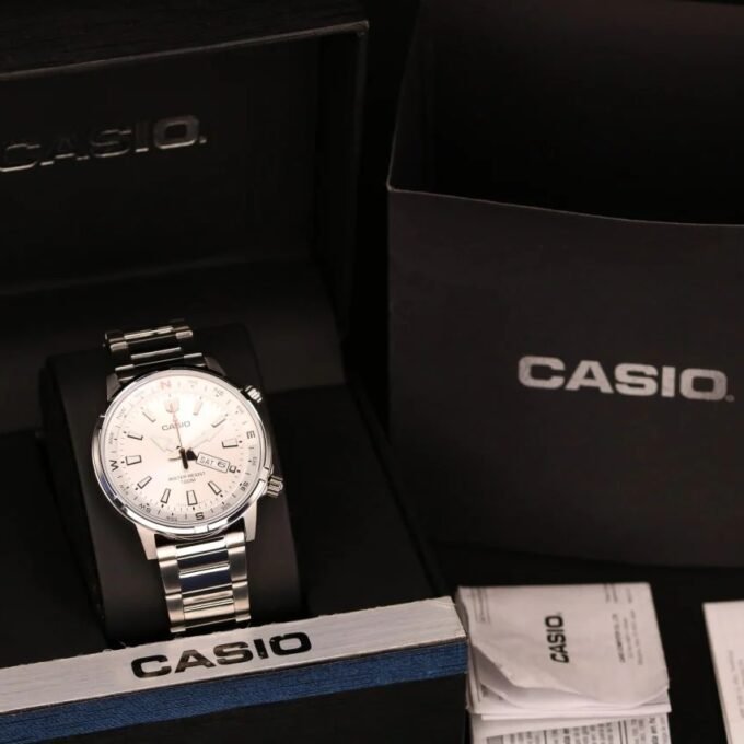 Montre Classique Homme - Casio - Quartz, Acier Inoxydable, Étanche 100m, Affichage Jour/Date, Aiguilles Lumineuses - Argenté - MTD-130D-7AVDF