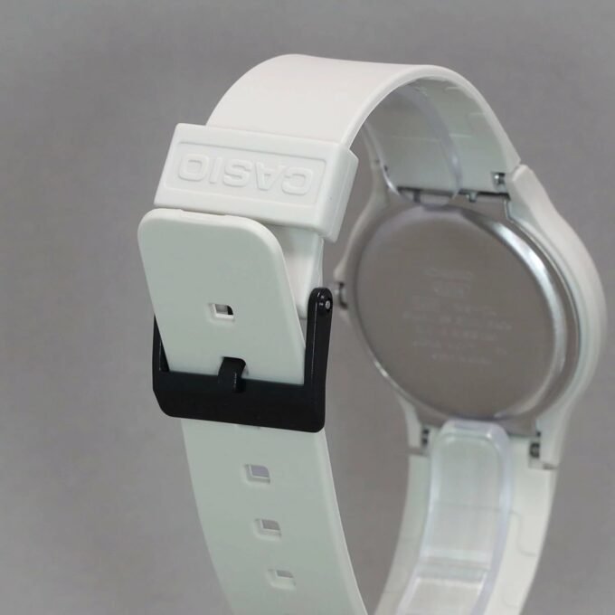 Montre Jeunesse Casio - MQ-24UC-8BDF - Bracelet en résine blanc - Affichage analogique - Résistant à l'eau