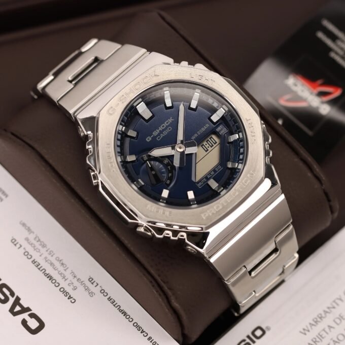 Montre G-SHOCK GM-2110D-2BDR - Unisexe - Heure Mondiale, Chronomètre 1/100s, 20 ATM, 3 Ans Batterie - Résine/Acier Inox - Noir - GM-2110D-2BDR