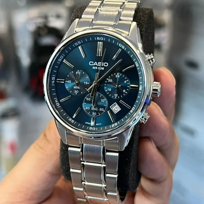 Montre Classique Homme Casio MTP-E515D-1AVDF – Acier Inoxydable, Bracelet Métal, Étanche, Design Élégant – Argenté – Chronographe - MTP-E515D-1AVDF