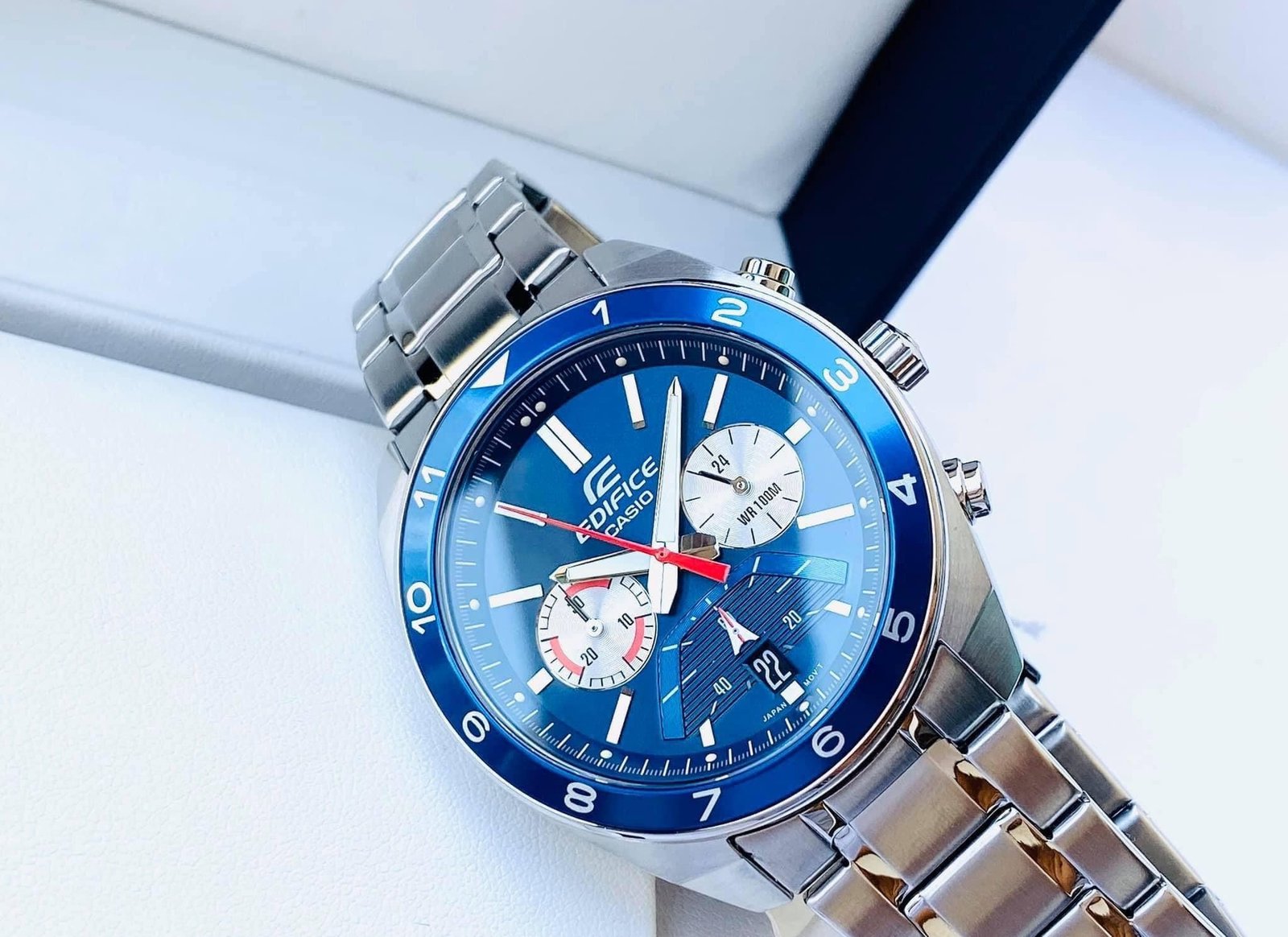 montre-casio-homme-efv-590d-2avudf-bracelet-gris-en-acier-inoxydable-resistante-a-leau-12-mois-de-garantie-efv-590d-2avudf
