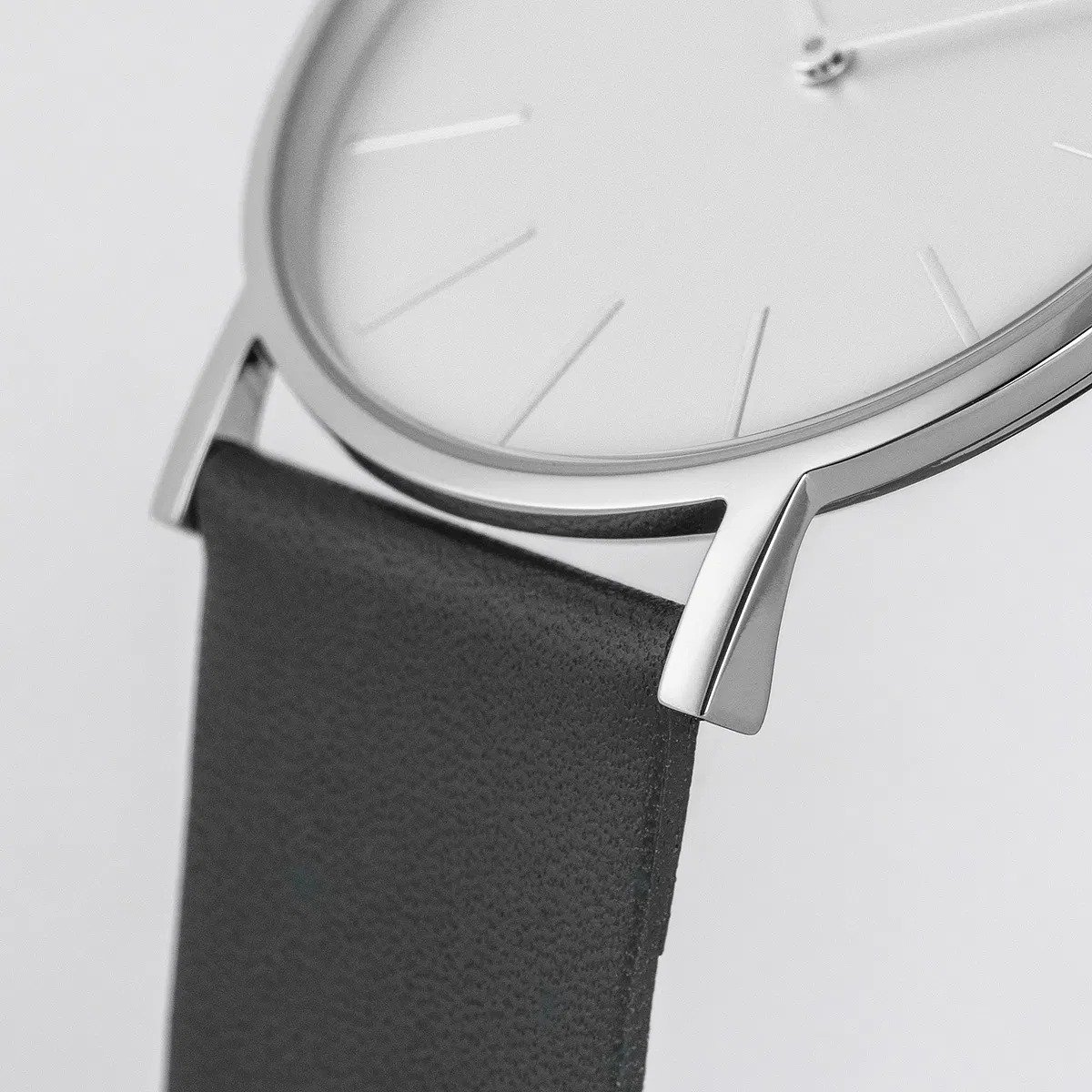 montre-femme-jacques-lemans-porto-1-2030.1c-elegance-en-acier-inoxydable-avec-cadran-argente-1-2030.1c