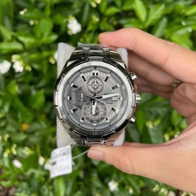 Montre Chronographe Classique Casio EFR-539DE-8AVUDF - 10 ATM, 2 Ans Batterie, ±20s/Mois, 1/10e Sec - Acier Inox/Alu - Gris Ionique - EFR-539DE-8AVUDF