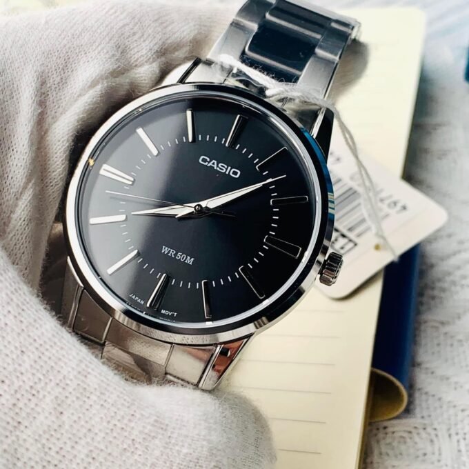 Montre CASIO Homme - MTP-1303D-1AVDF - Bracelet Gris En Acier Inoxydable - Résistante à l'eau - 12 Mois De Garantie