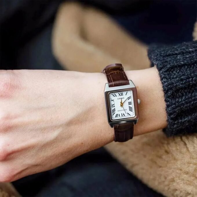 Montre Casio Femme - Bracelet Marron En Cuir Véritable - Cadran Jaune - 12 Mois De Garantie - Ltp-V007L-9Budf