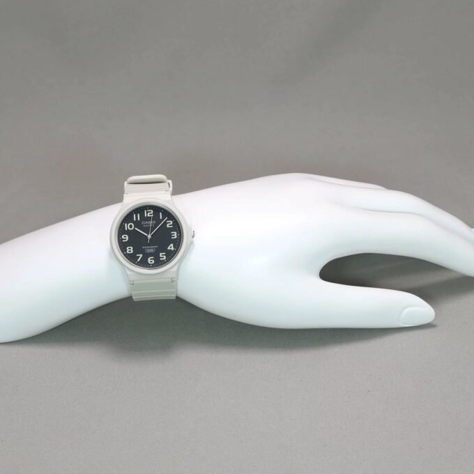 Montre Jeunesse Casio - MQ-24UC-8BDF - Bracelet en résine blanc - Affichage analogique - Résistant à l'eau