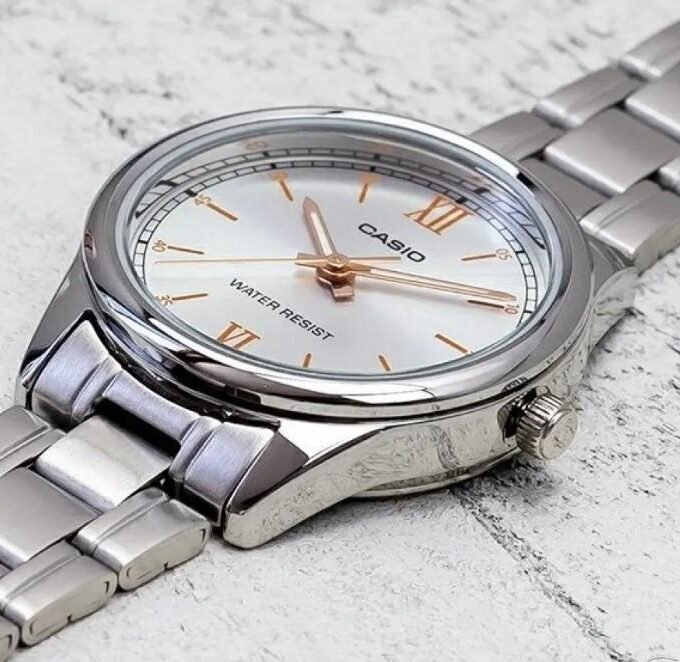 Montre Femme Casio - LTP-V005D-7B2UDF - Bracelet en acier inoxydable - Affichage analogique - Résistant à l'eau