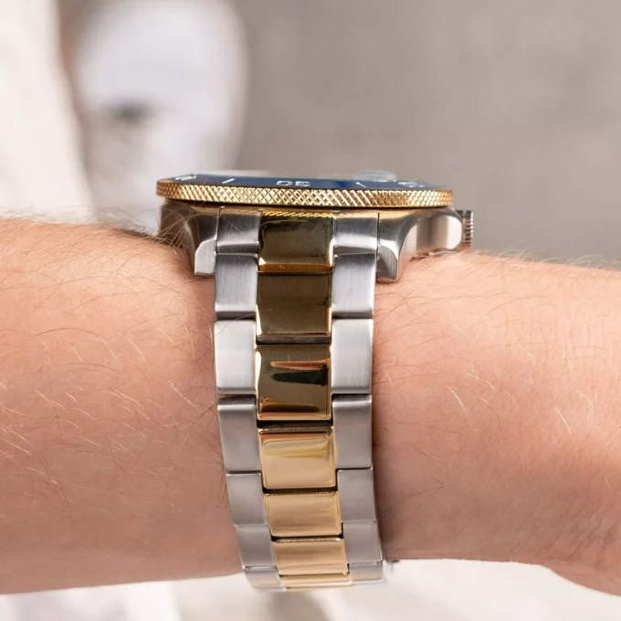 MASERATI Montre Homme Maserati Compétition - R8873600007 - Bracelet en Acier Inoxydable - Affichage analogique - Résistant à l'eau