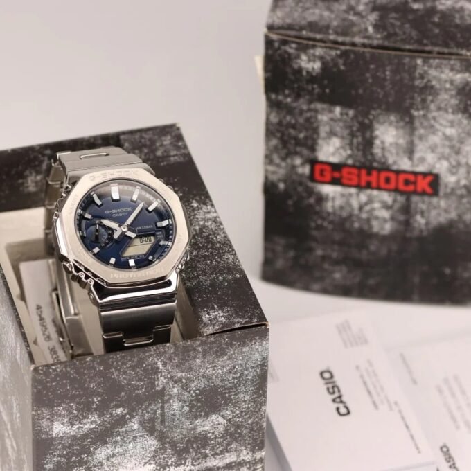 Montre G-SHOCK GM-2110D-2BDR - Unisexe - Heure Mondiale, Chronomètre 1/100s, 20 ATM, 3 Ans Batterie - Résine/Acier Inox - Noir - GM-2110D-2BDR