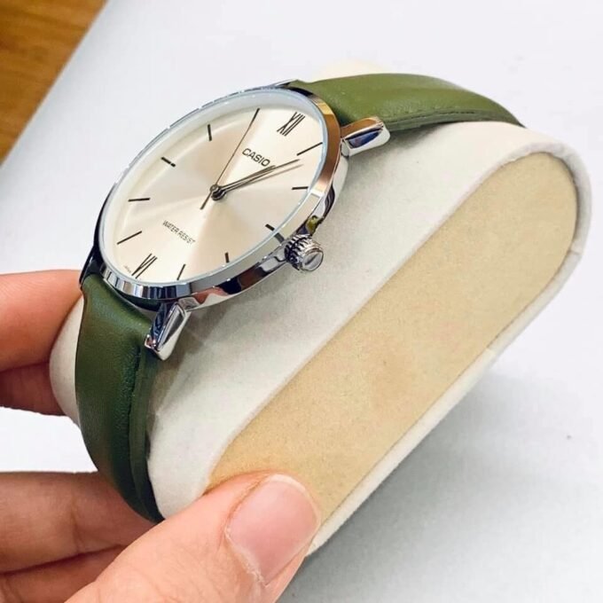 Montre CASIO Homme - MTP-VT01L-3BUDF - Bracelet Vert En Cuir Véritable - Cadran Gris - Résistante à l'eau - 12 Mois De Garantie